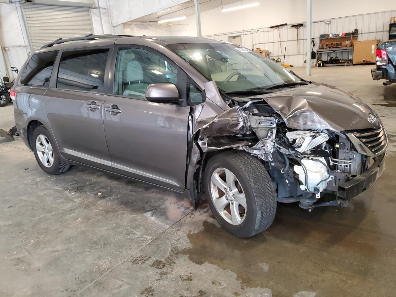 2012 Toyota Sienna Le - Фото 4