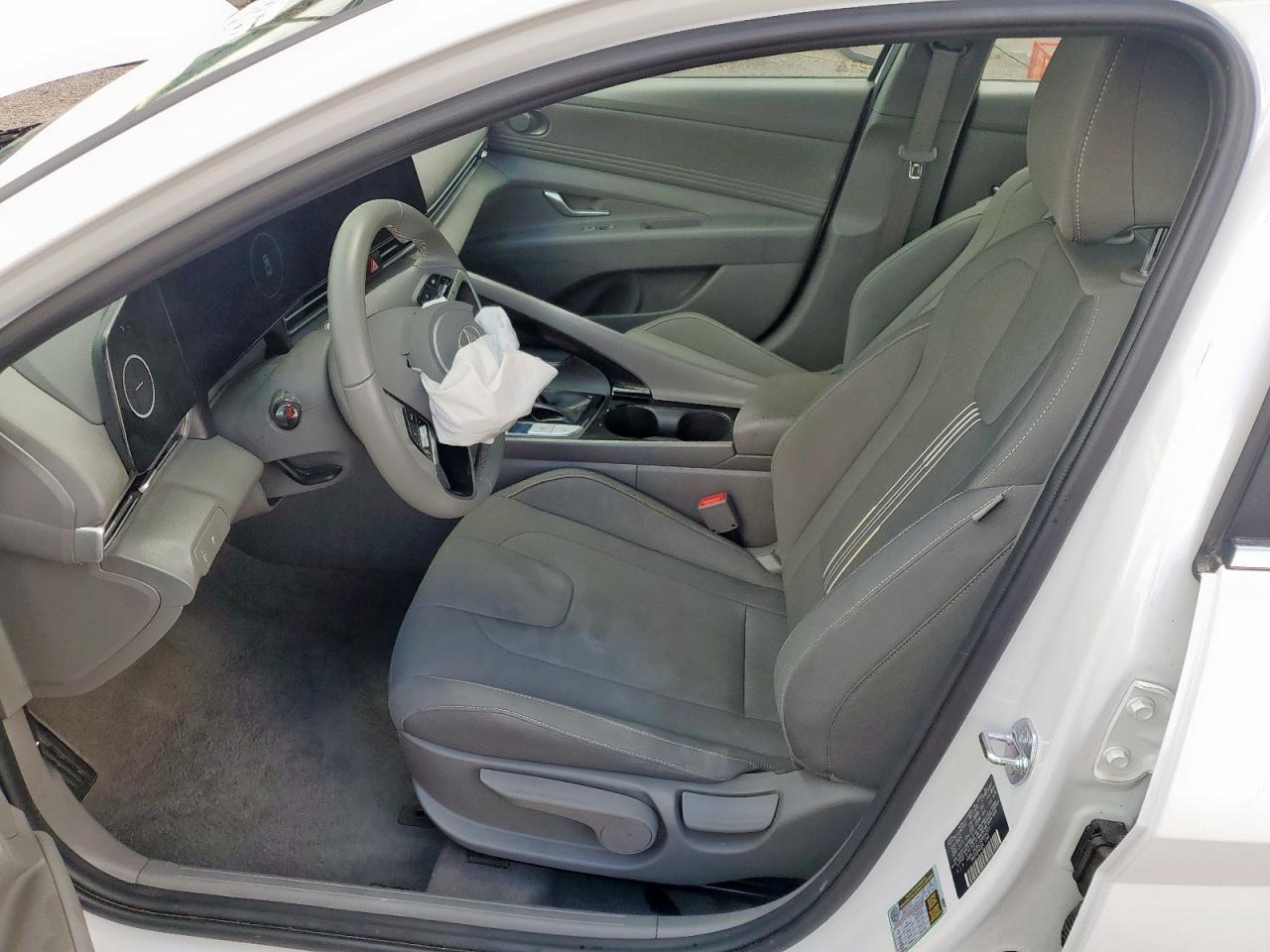 2025 Hyundai Elantra Sel - Image 7