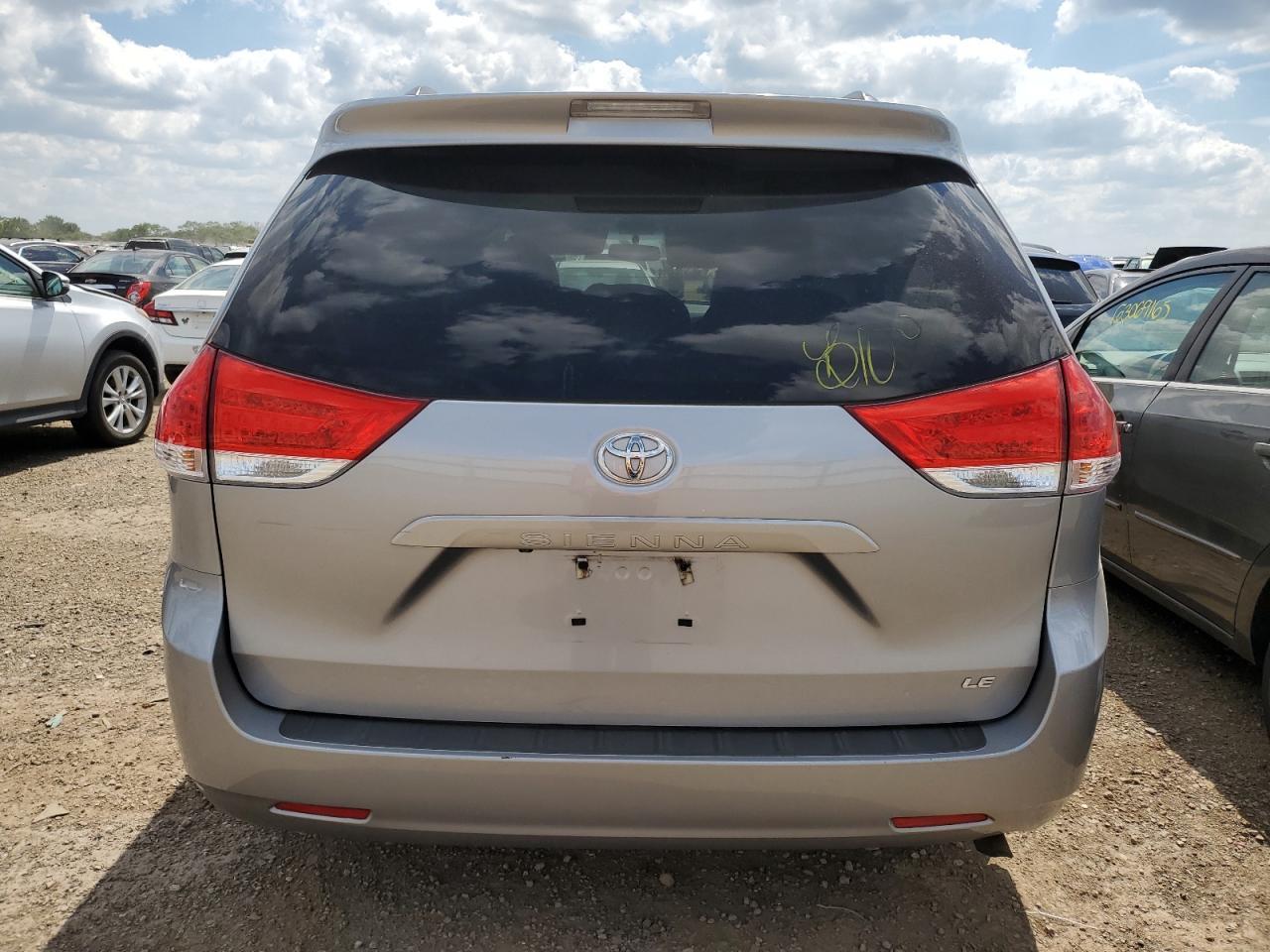 2012 Toyota Sienna Le - Фото 6