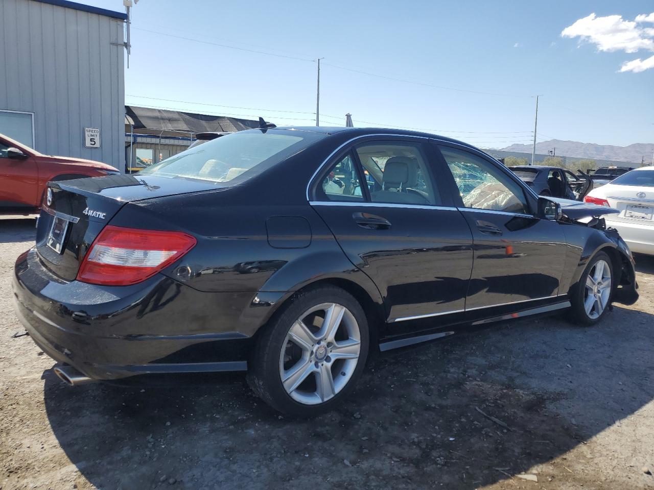 2011 Mercedes-Benz C 300 4Matic - Фото 3