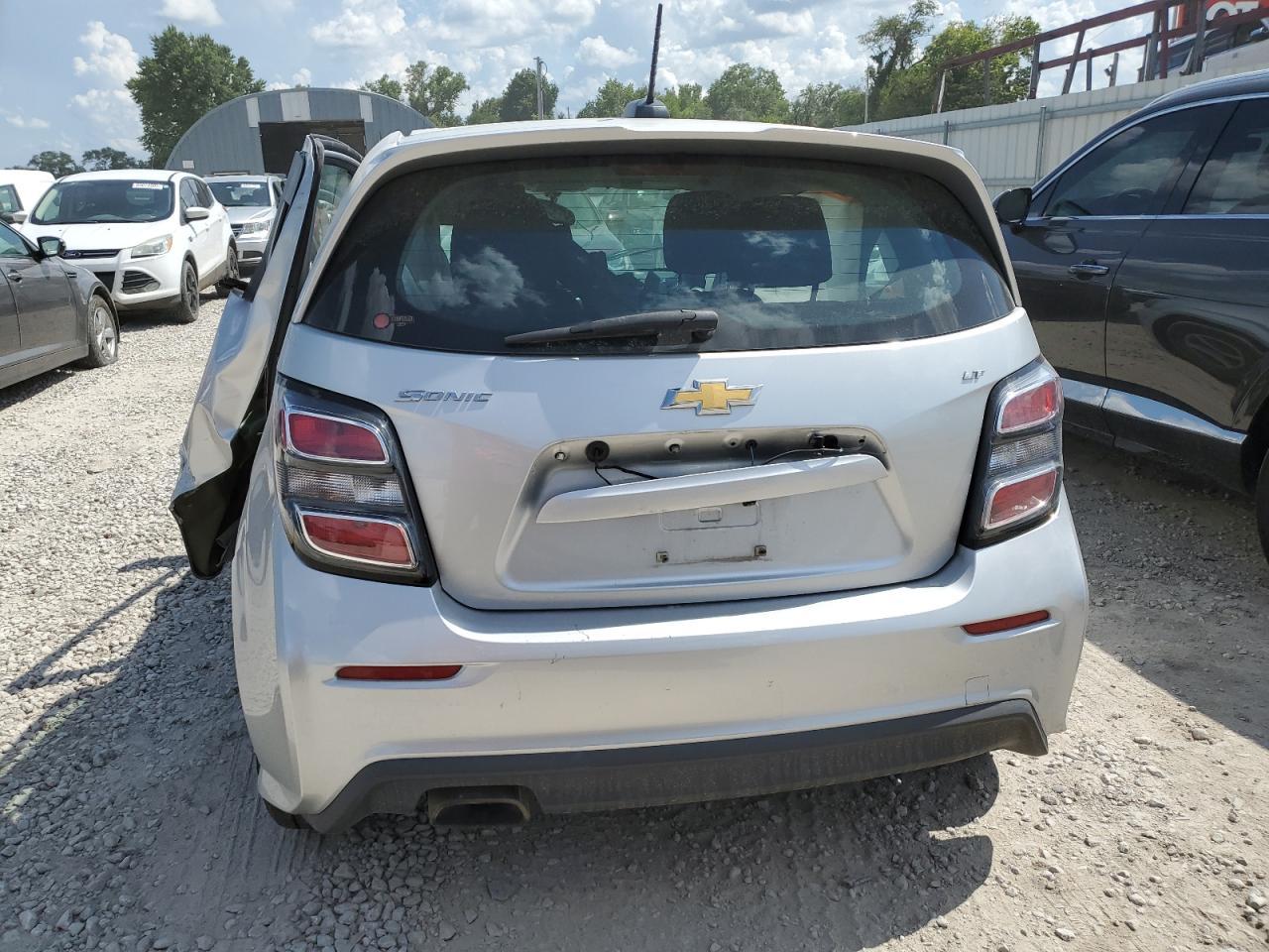 2017 Chevrolet Sonic Lt - Фото 6
