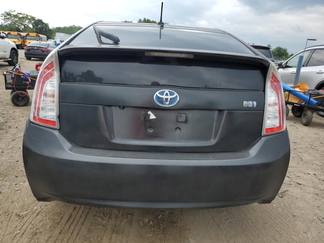 2015 Toyota Prius - Image 6