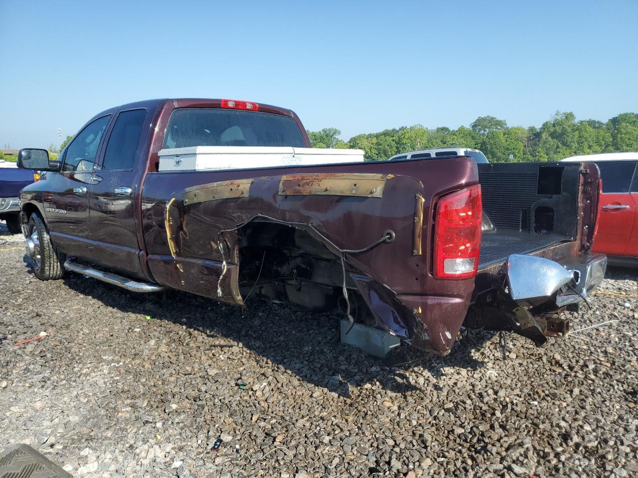 2004 Dodge Ram 3500 St - Фото 2