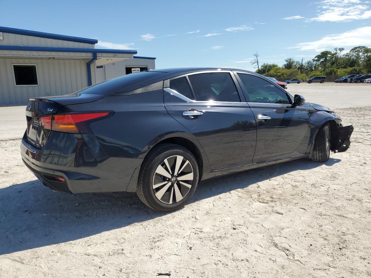 2022 Nissan Altima Sv - Image 3