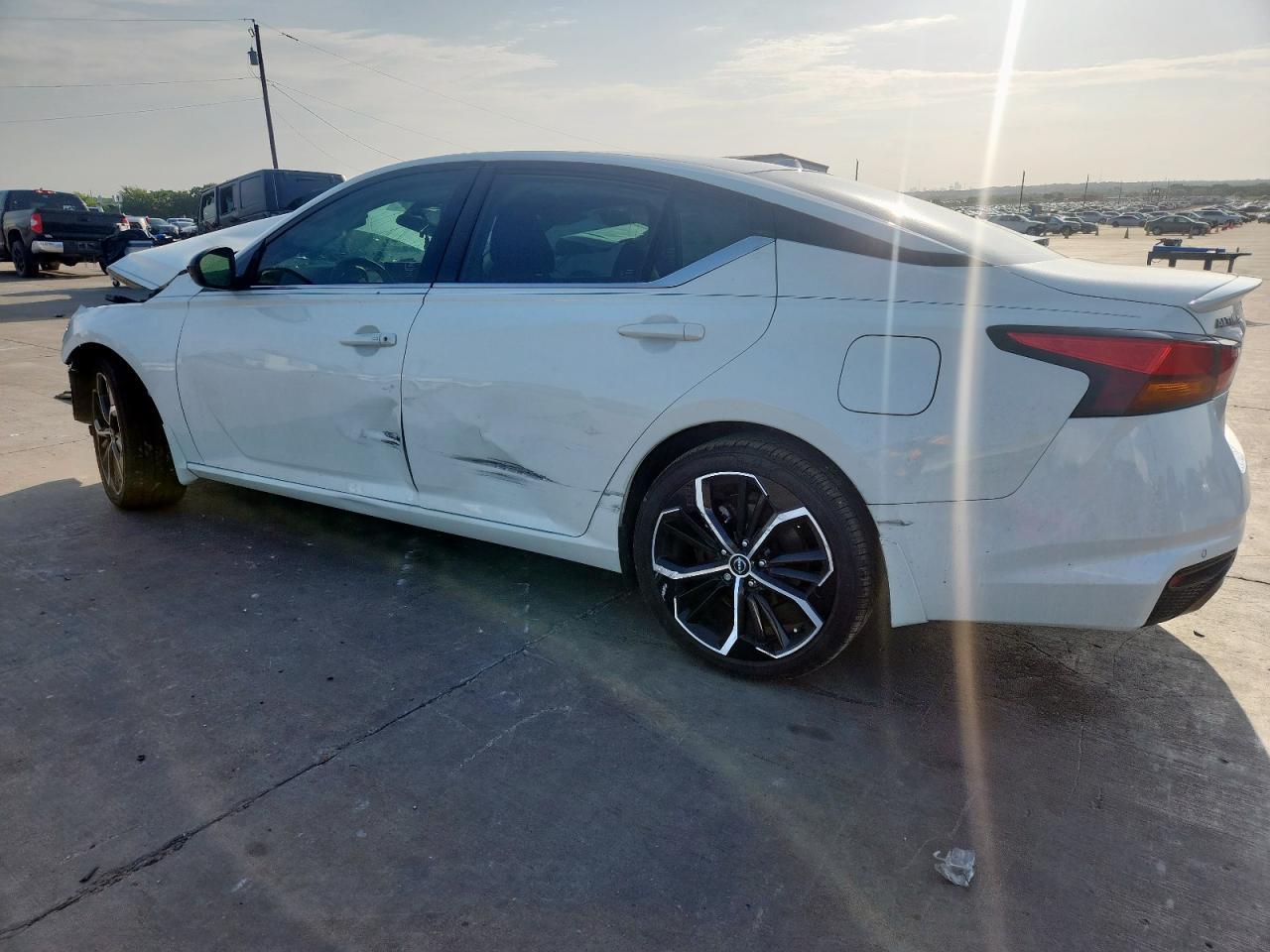 2025 Nissan Altima Sr - Image 2
