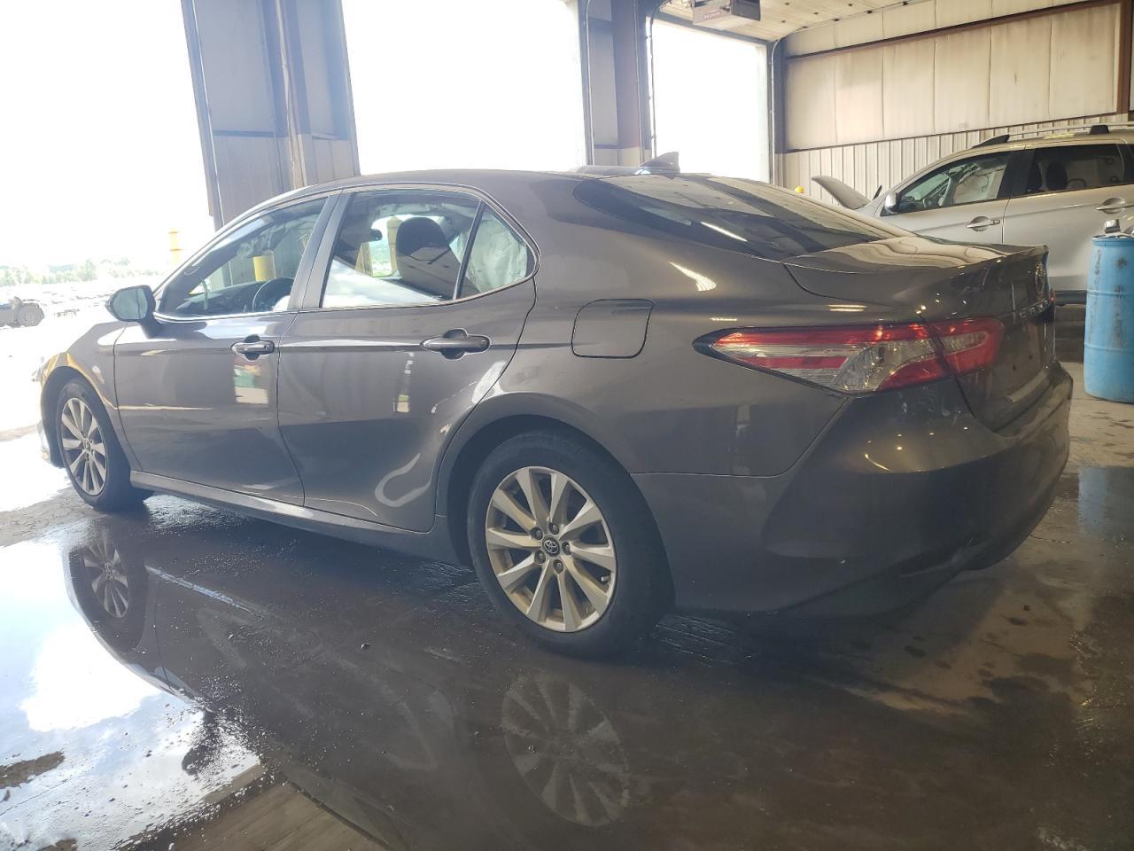 2019 Toyota Camry L - Фото 2