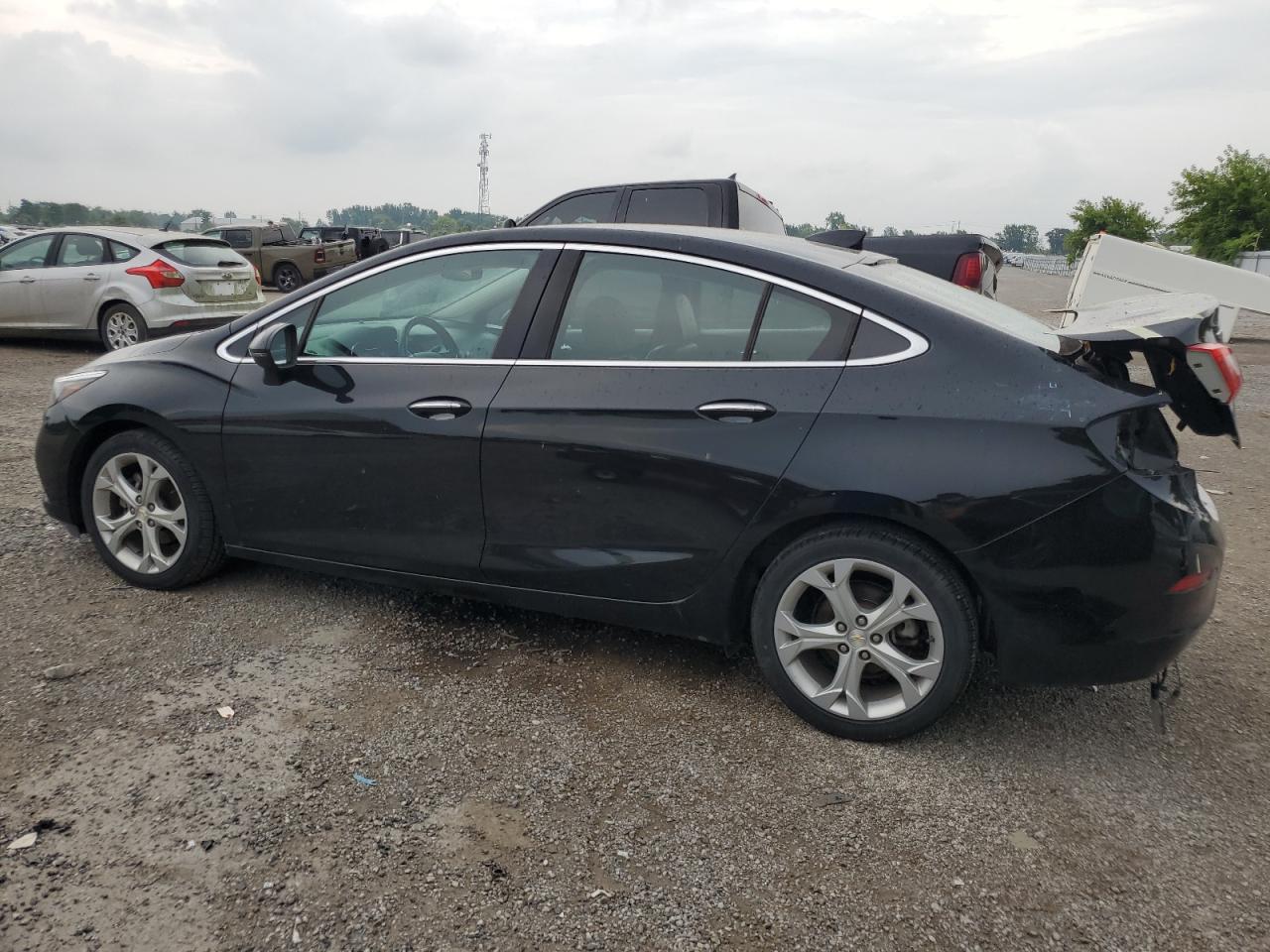 2017 Chevrolet Cruze Premier - Фото 2