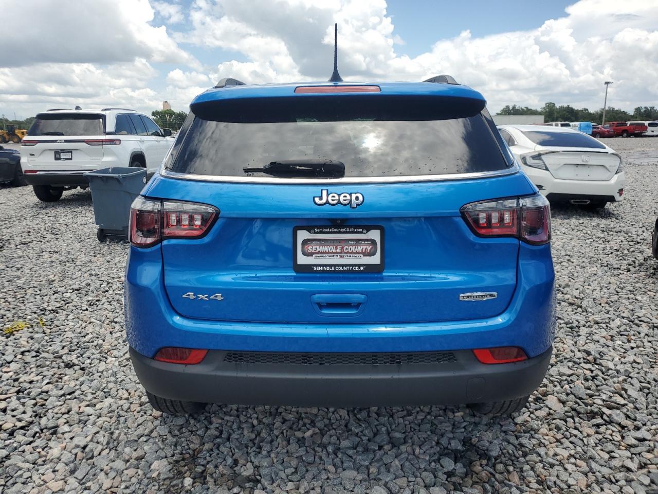 2022 Jeep Compass Latitude Lux - Image 6