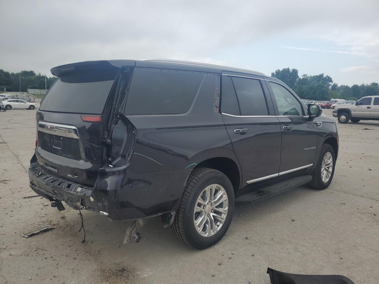2023 GMC Yukon Slt - Image 3