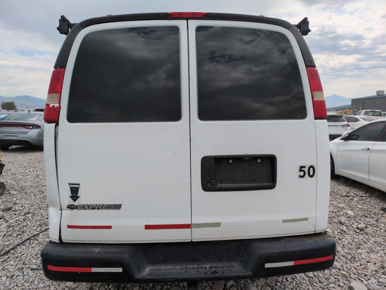 2009 Chevrolet Express G2500 - Image 6