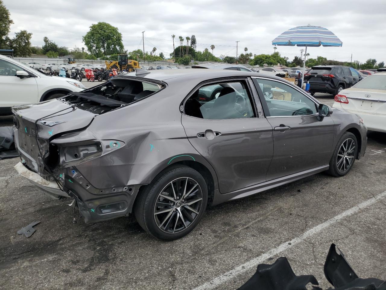 2024 Toyota Camry Se - Image 3