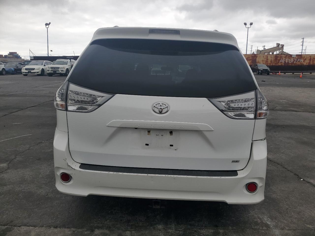 2015 Toyota Sienna Sport - Image 6