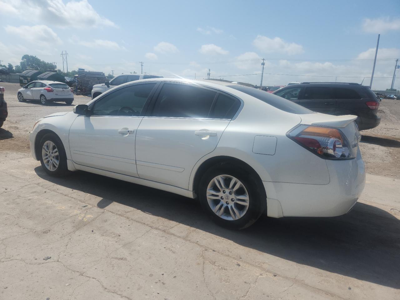 2011 Nissan Altima Base - Фото 2