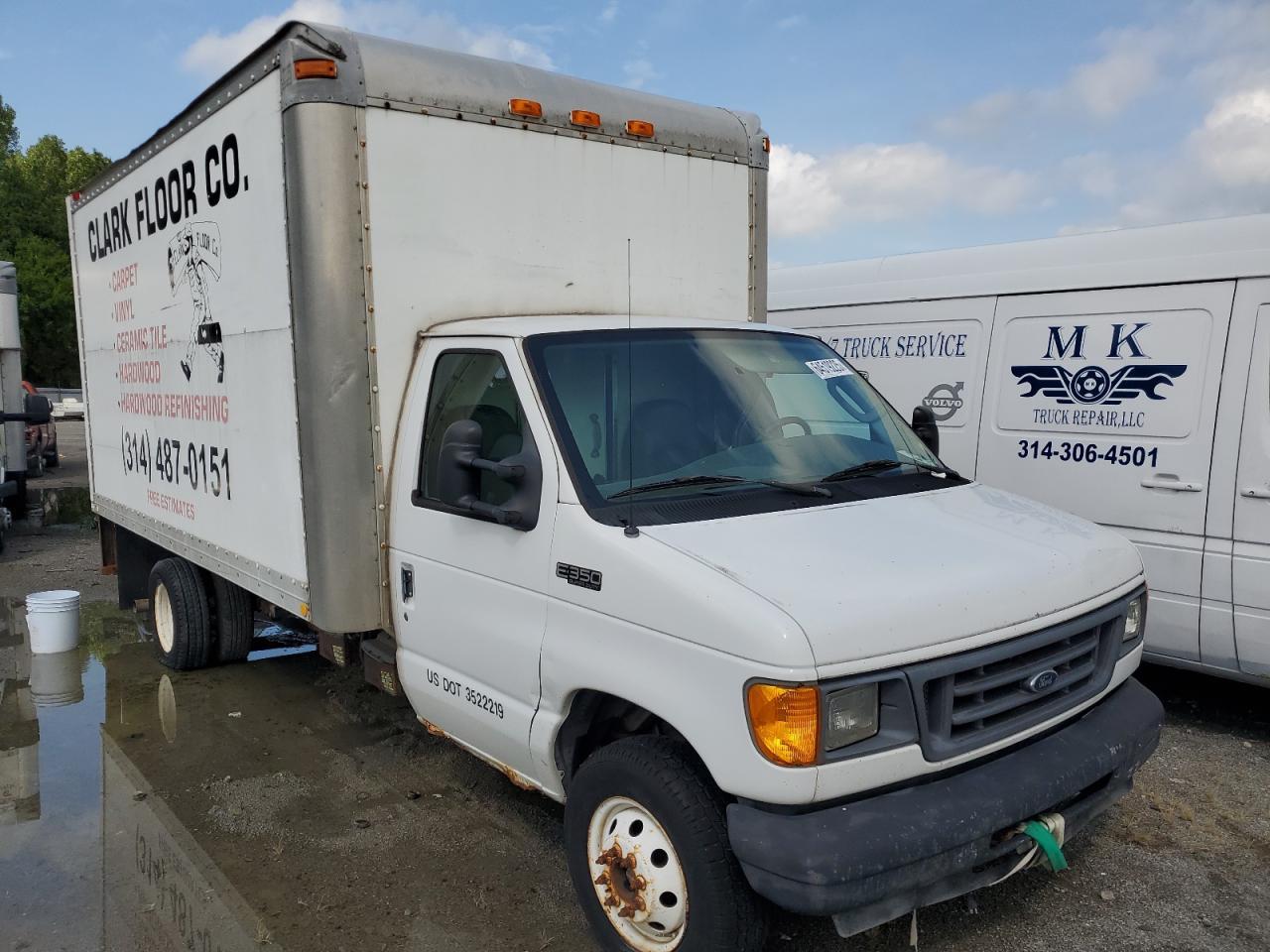 2004 Ford Econoline E350 Super Duty Cutaway Van - Image 4