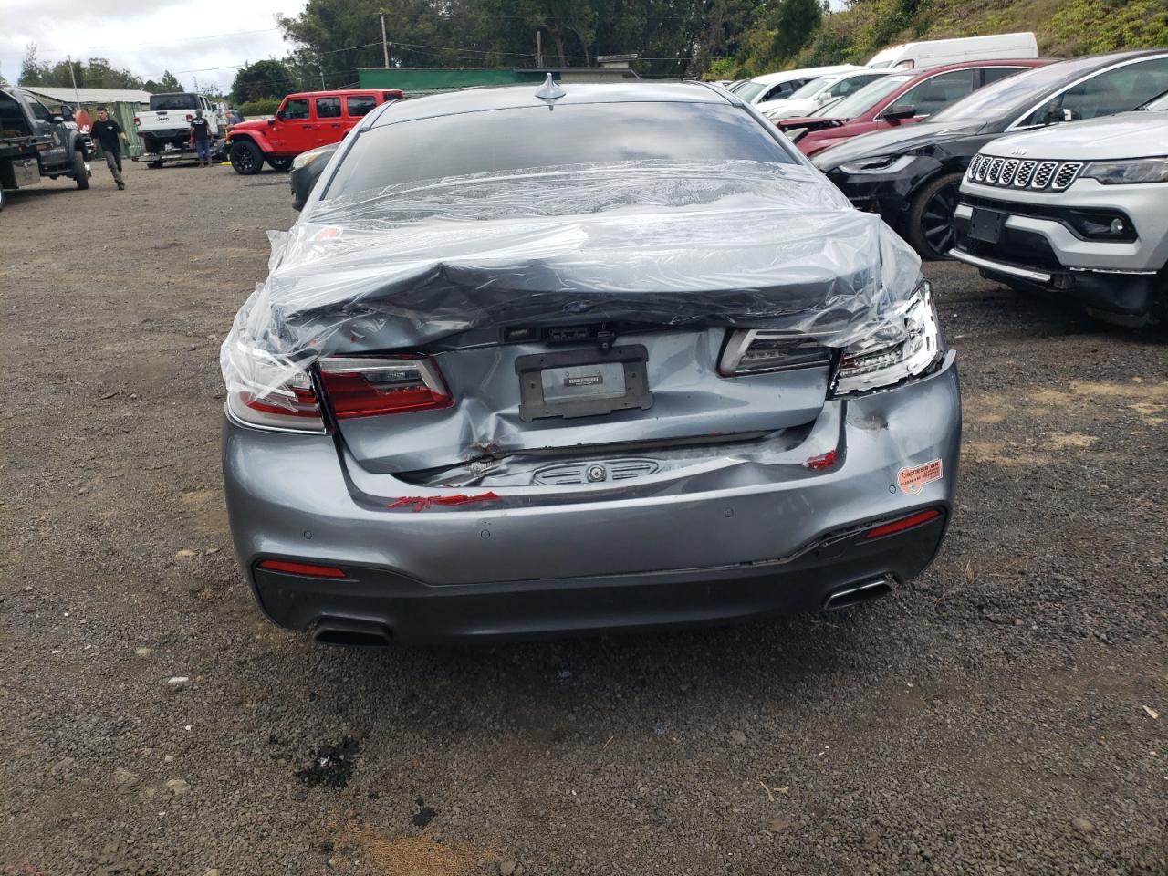 2020 BMW 530E - Фото 6