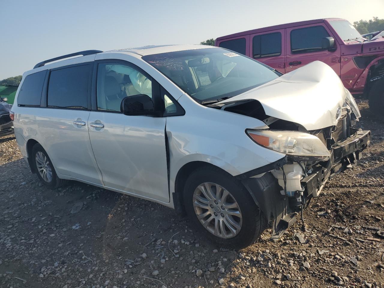 2015 Toyota Sienna Xle - Image 4