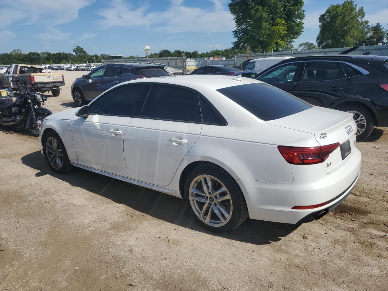 2017 Audi A4 Ultra Premium - Фото 2