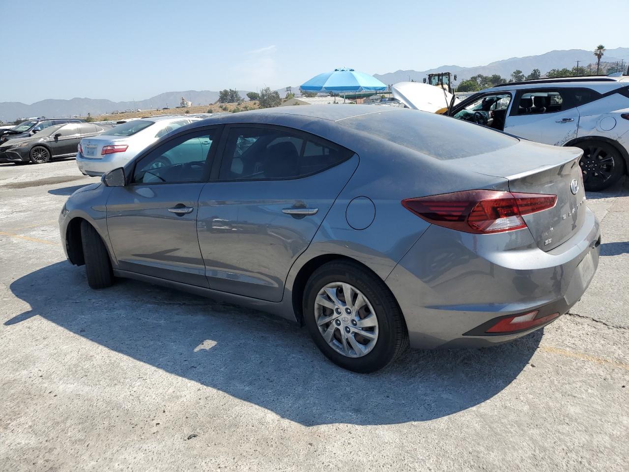 2020 Hyundai Elantra Se - Image 2