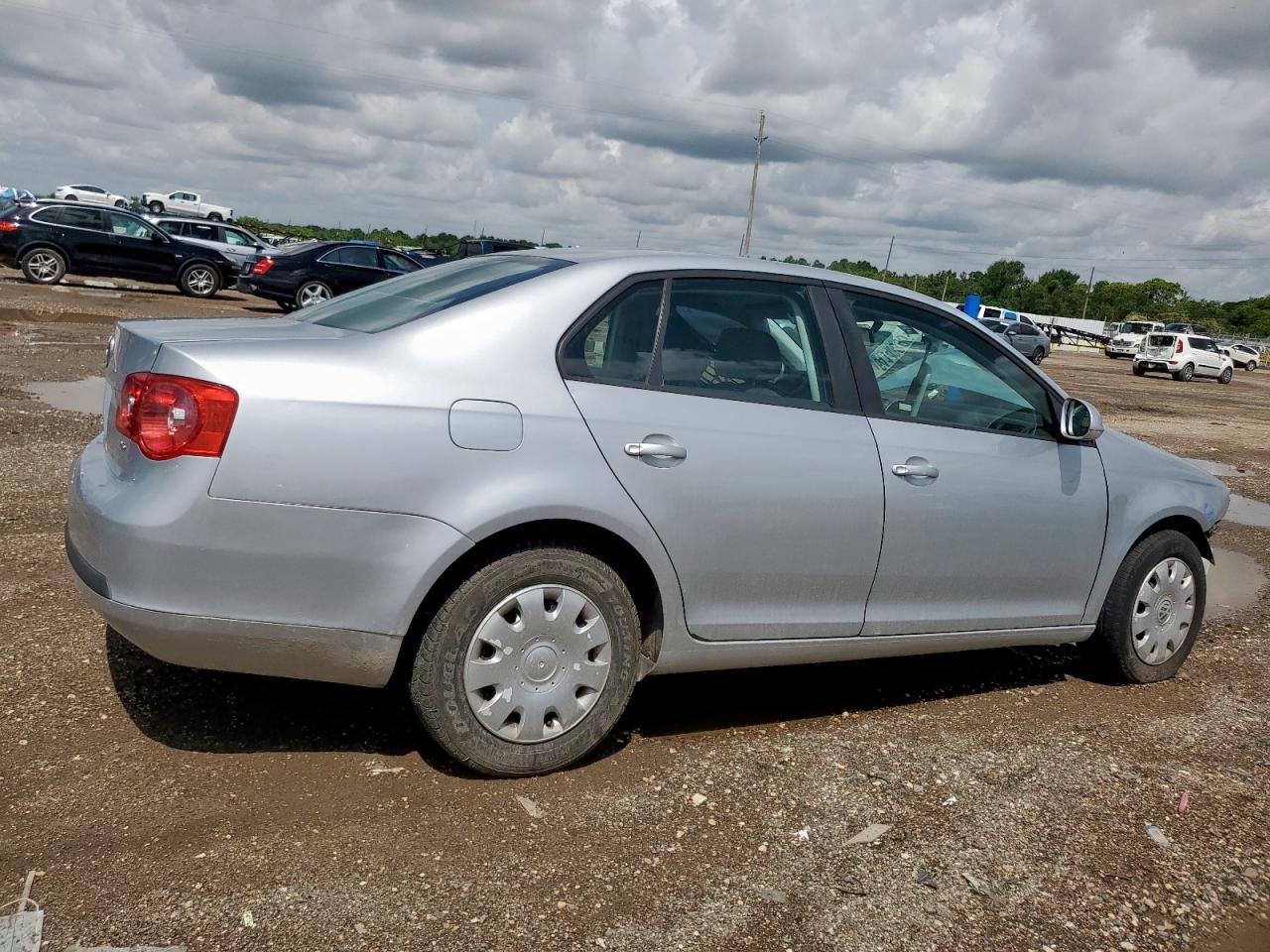 2005 Volkswagen New Jetta Value - Фото 3