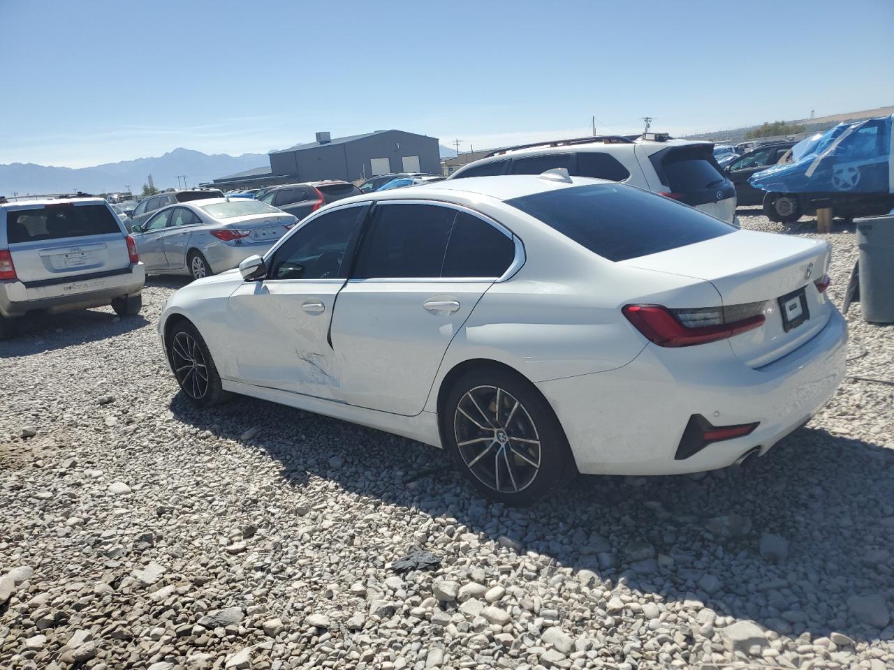 2020 BMW 330I - Фото 2