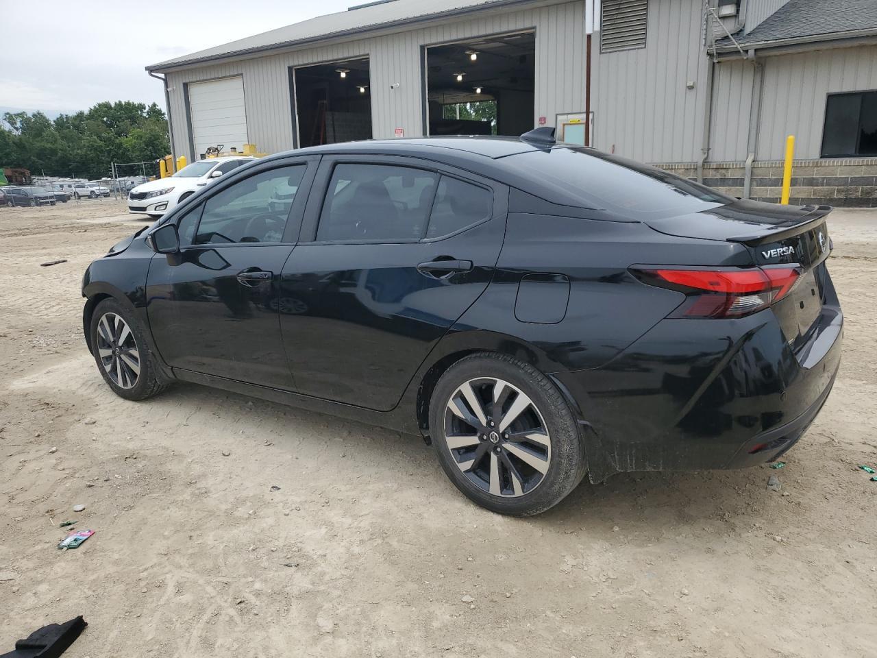 2021 Nissan Versa Sr - Фото 2