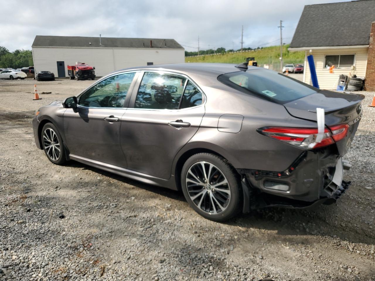 2020 Toyota Camry Se - Image 2