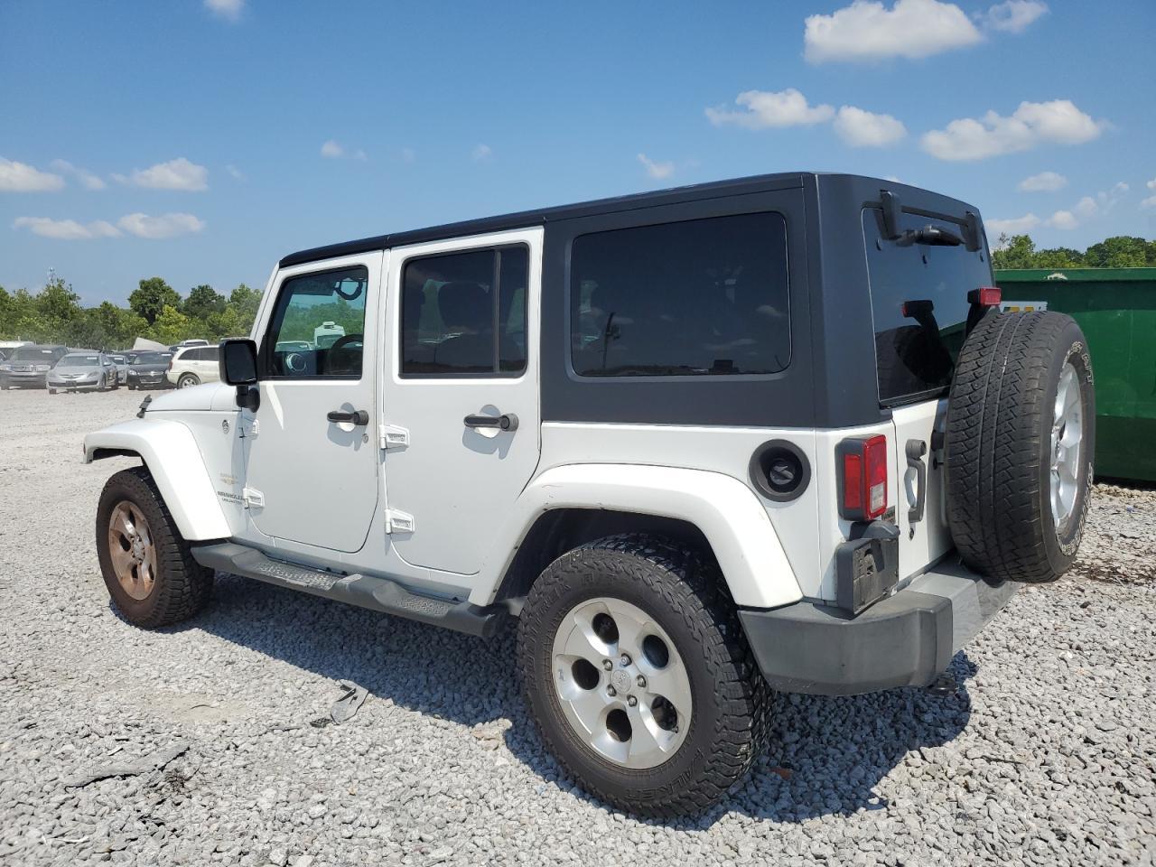 2015 Jeep Wrangler Unlimited Sahara - Image 2