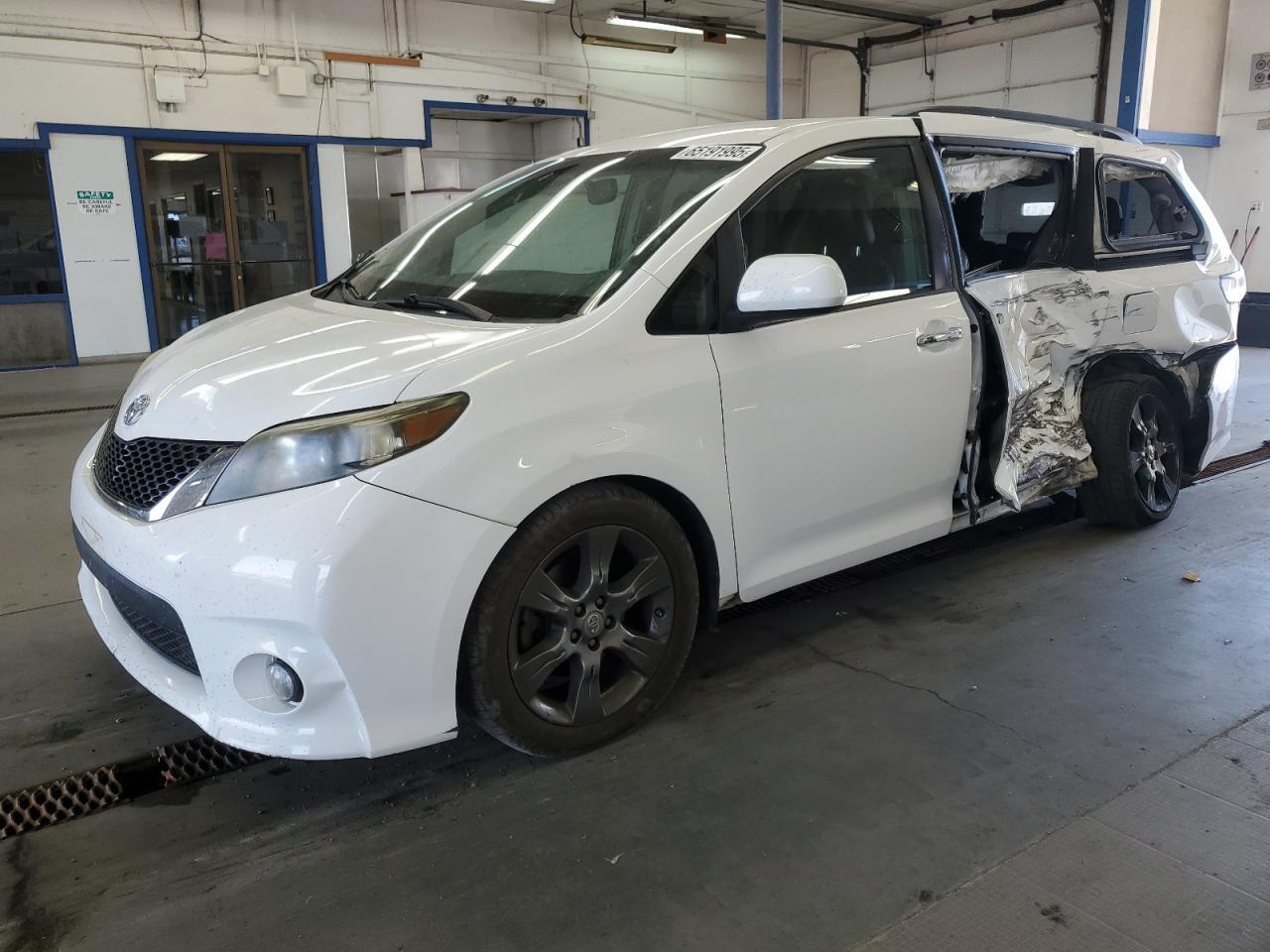 2013 Toyota Sienna Sport