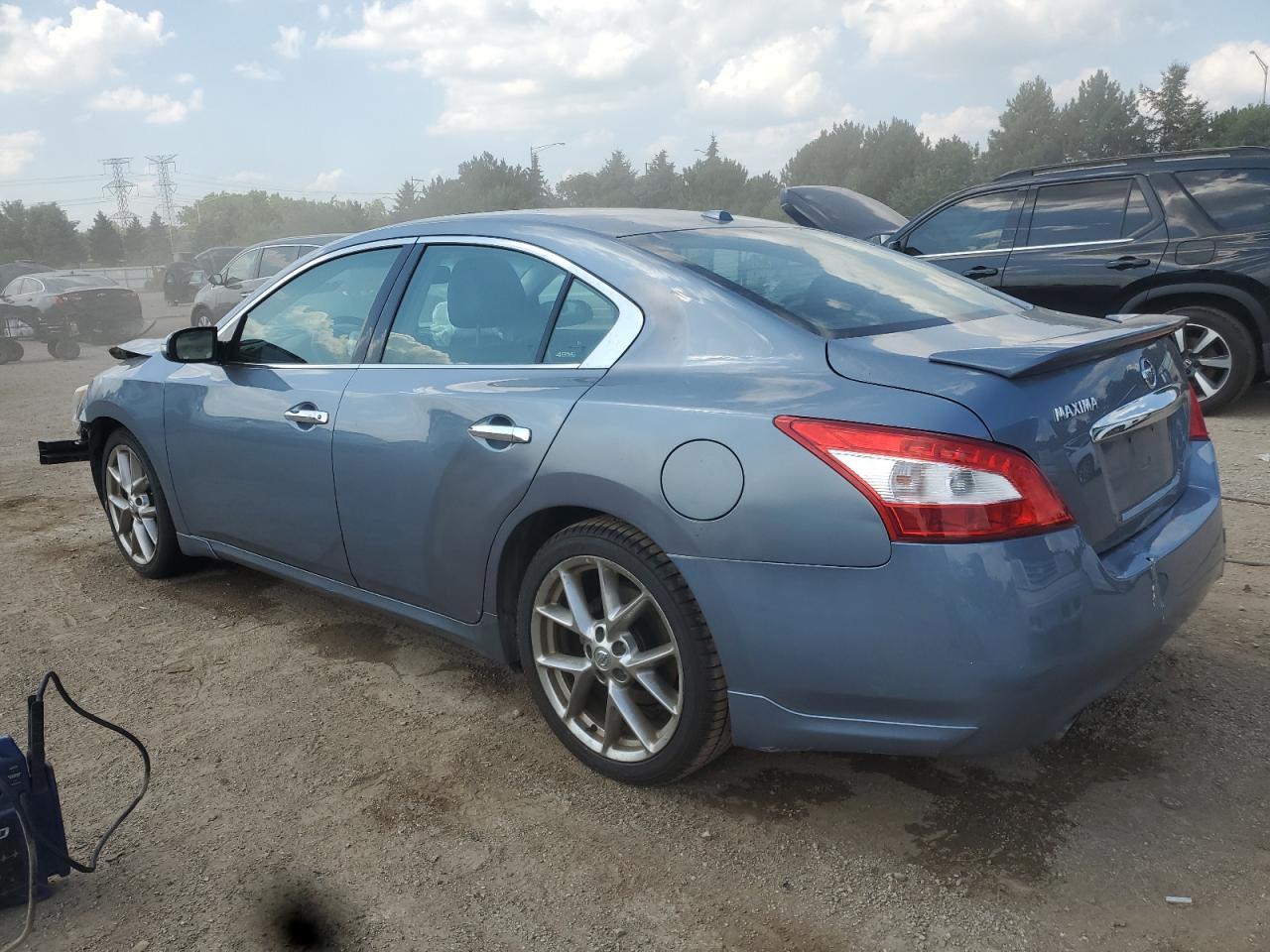 2010 Nissan Maxima S - Image 2