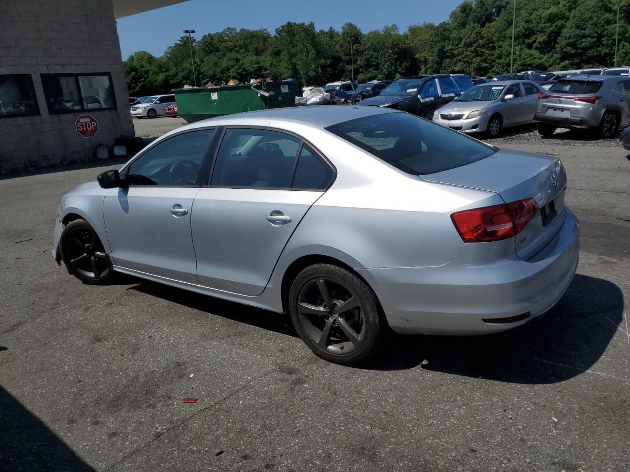 2015 Volkswagen Jetta Base - Image 2