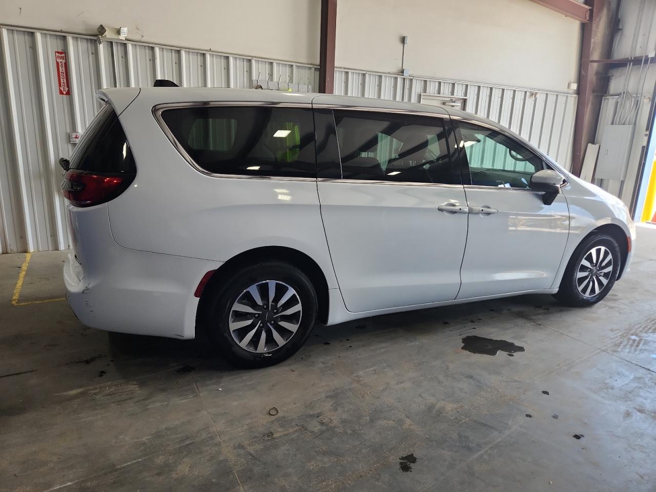 2023 Chrysler Pacifica Hybrid Touring L - Фото 3