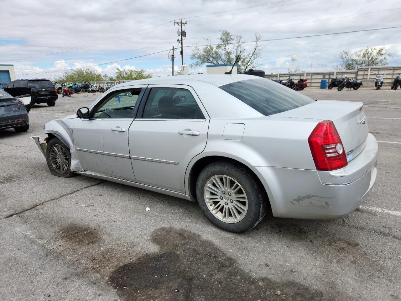2008 Chrysler 300 Touring - Image 2