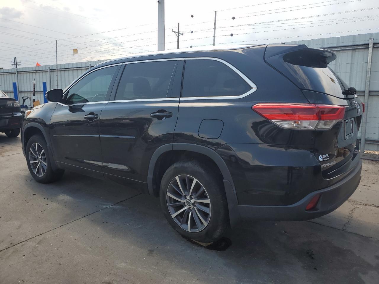 2018 Toyota Highlander Se - Image 2