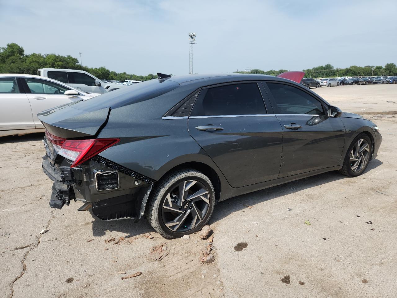 2024 Hyundai Elantra Sel - Image 3