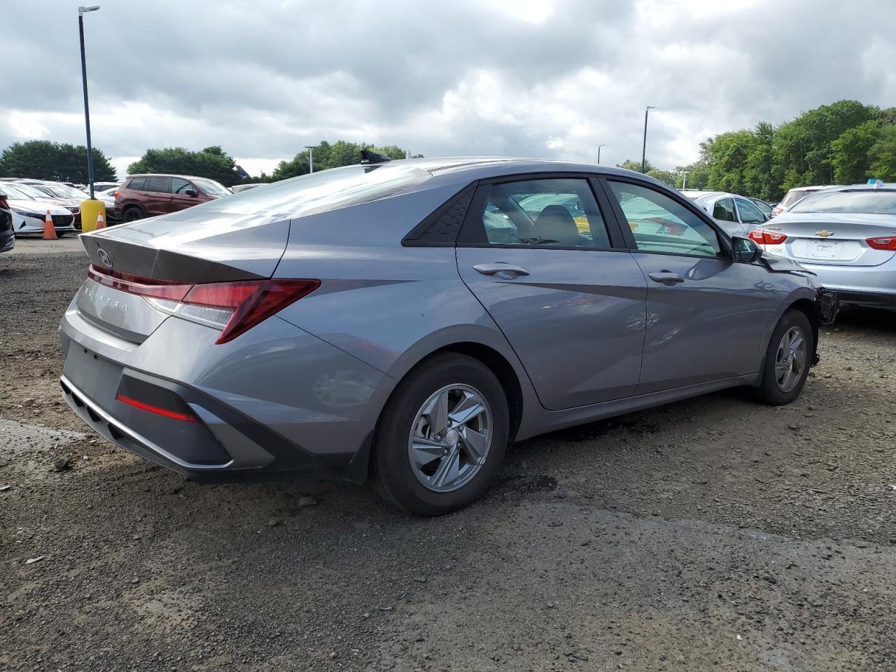 2024 Hyundai Elantra Se - Фото 3