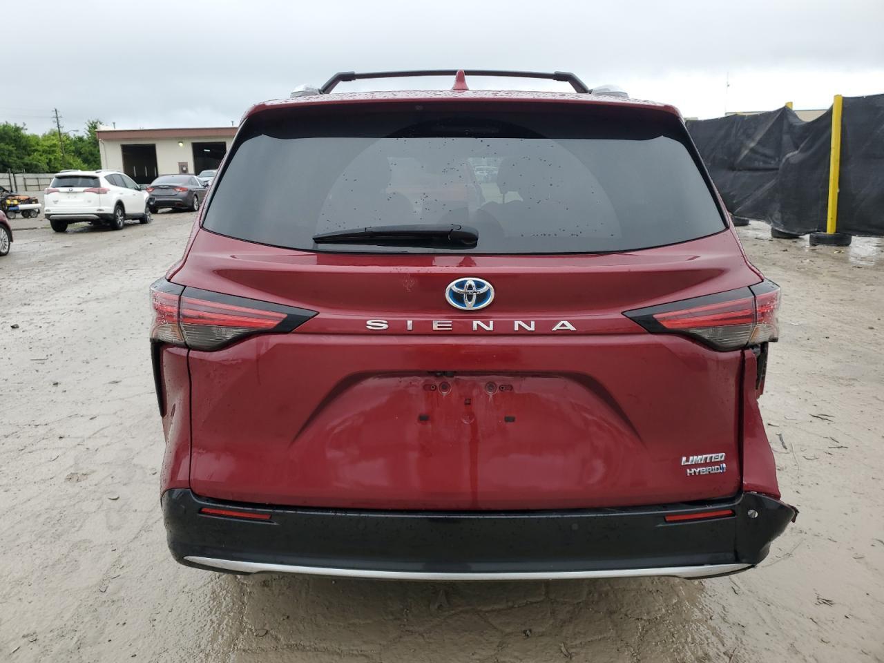 2021 Toyota Sienna Limited - Image 6