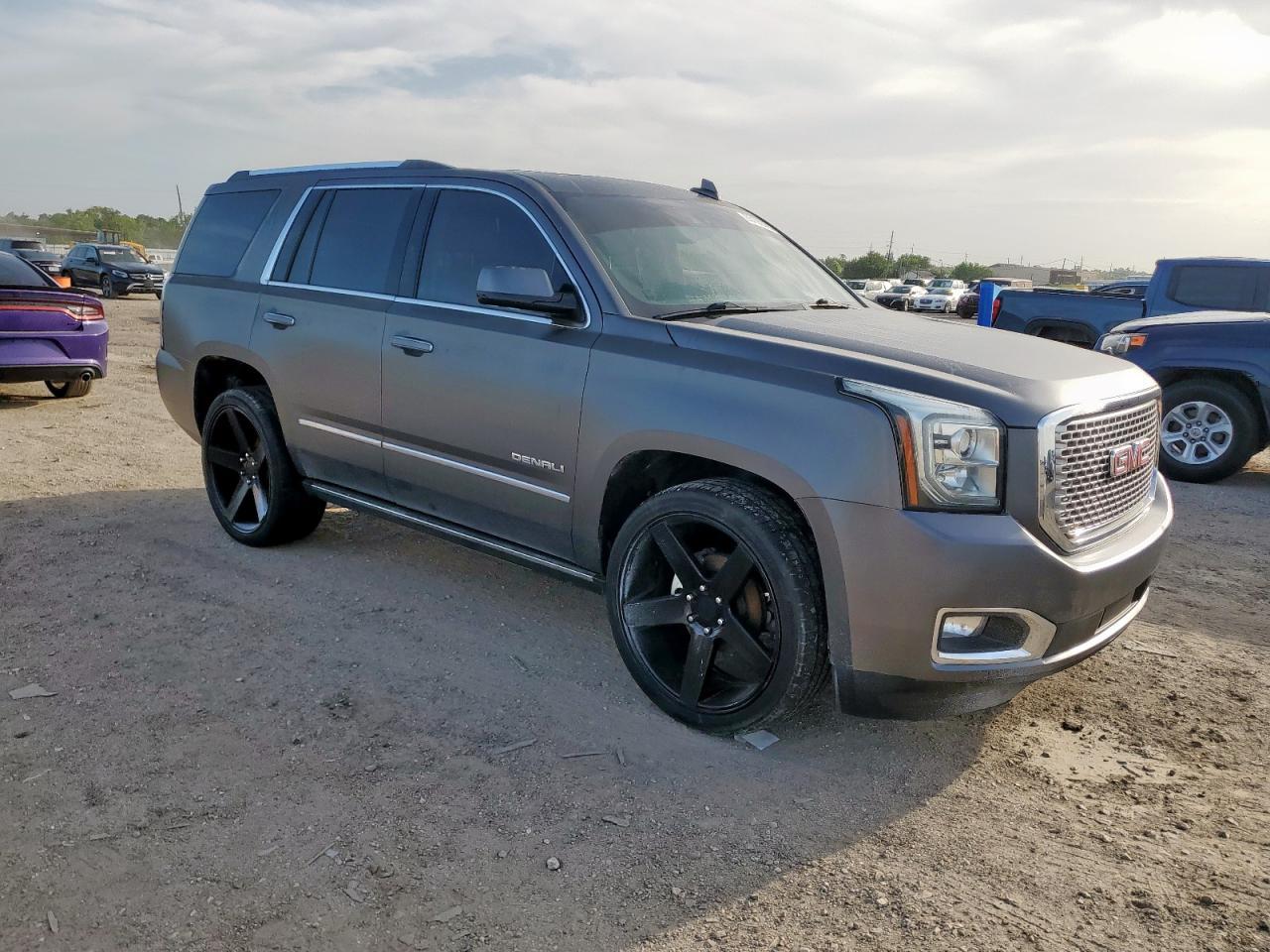 2017 GMC Yukon Slt - Фото 4