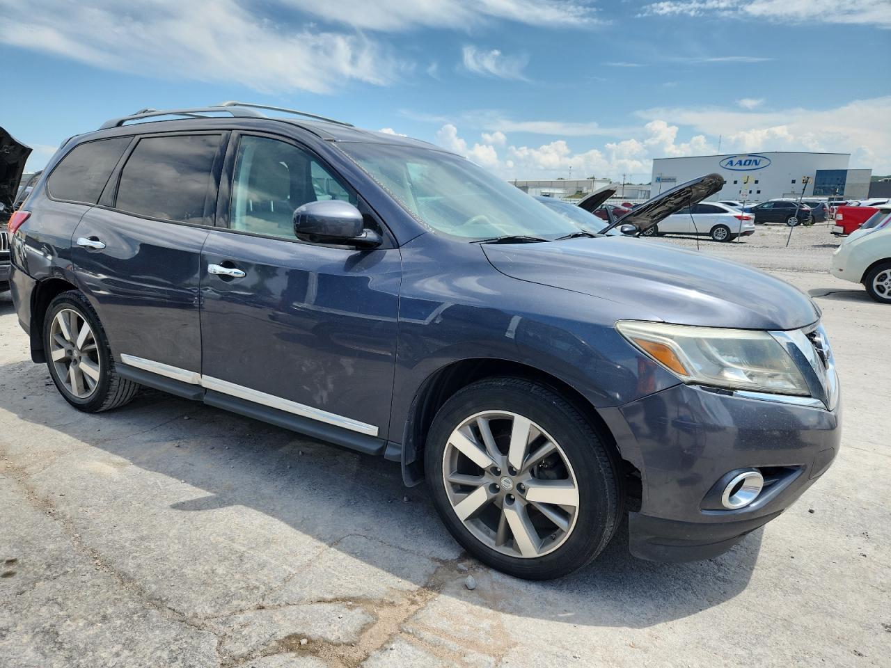 2014 Nissan Pathfinder S - Image 4