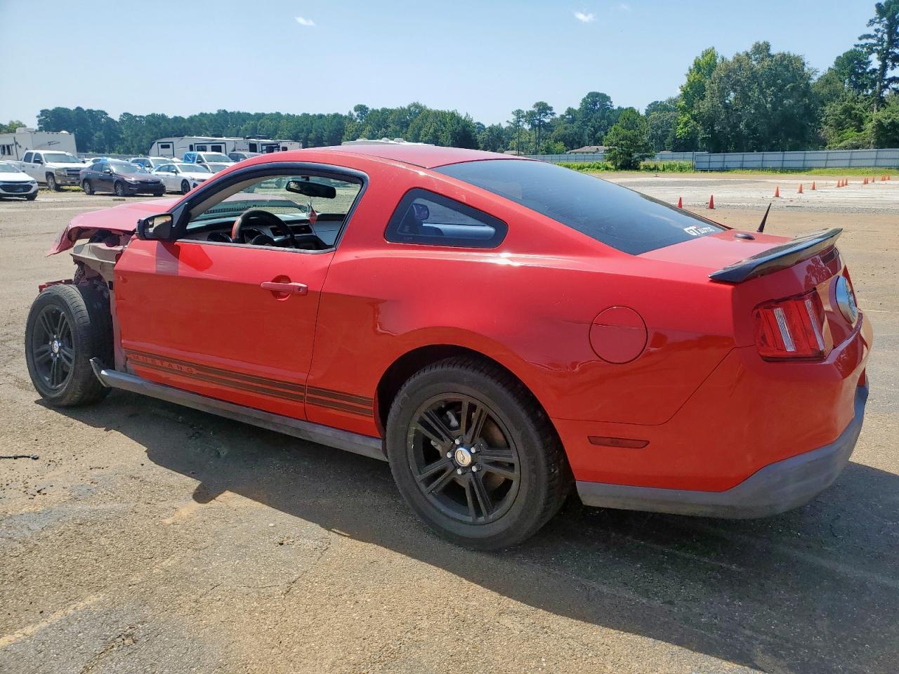 2010 Ford Mustang - Фото 2