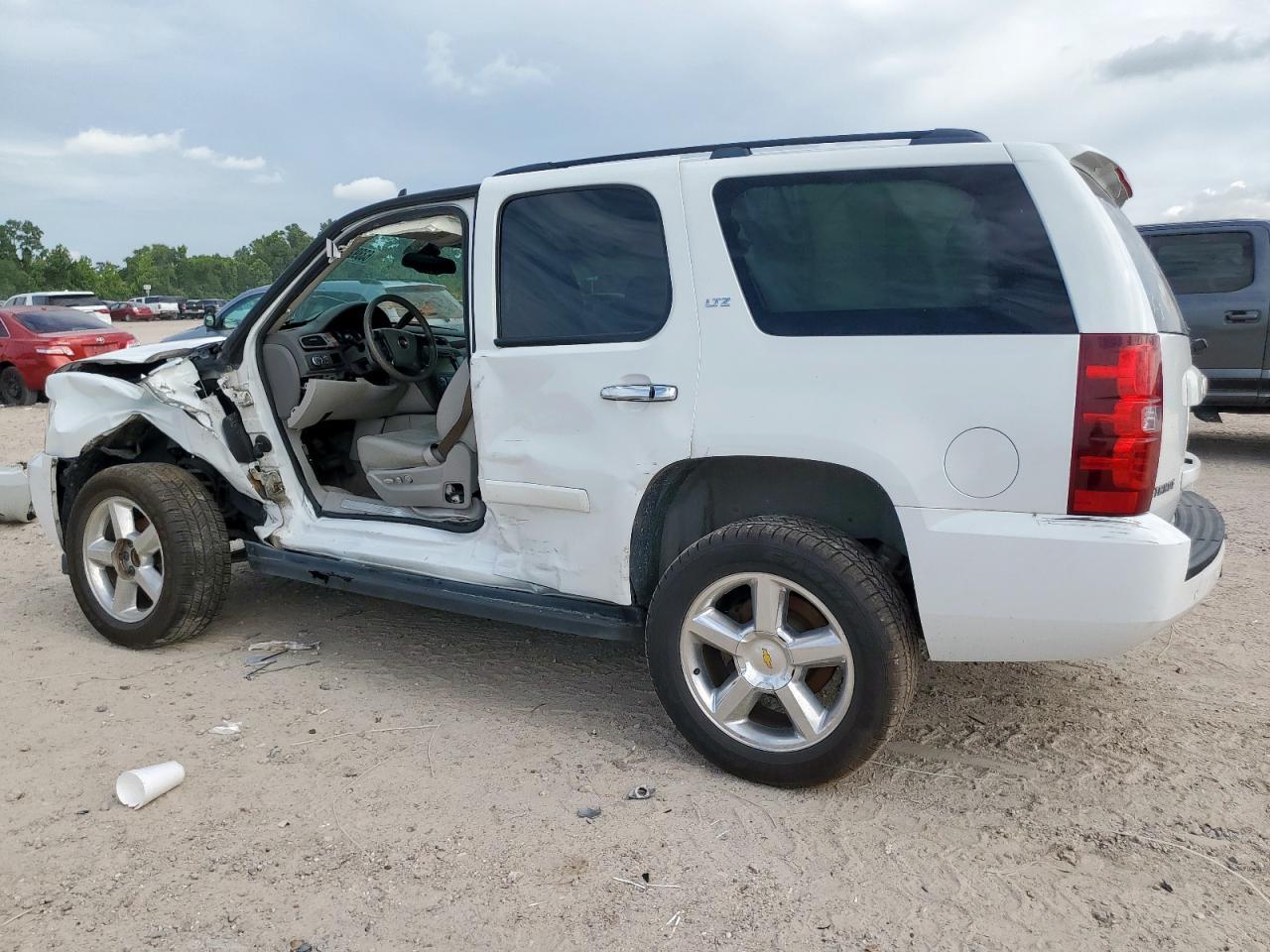 2008 Chevrolet Tahoe C1500 - Image 2