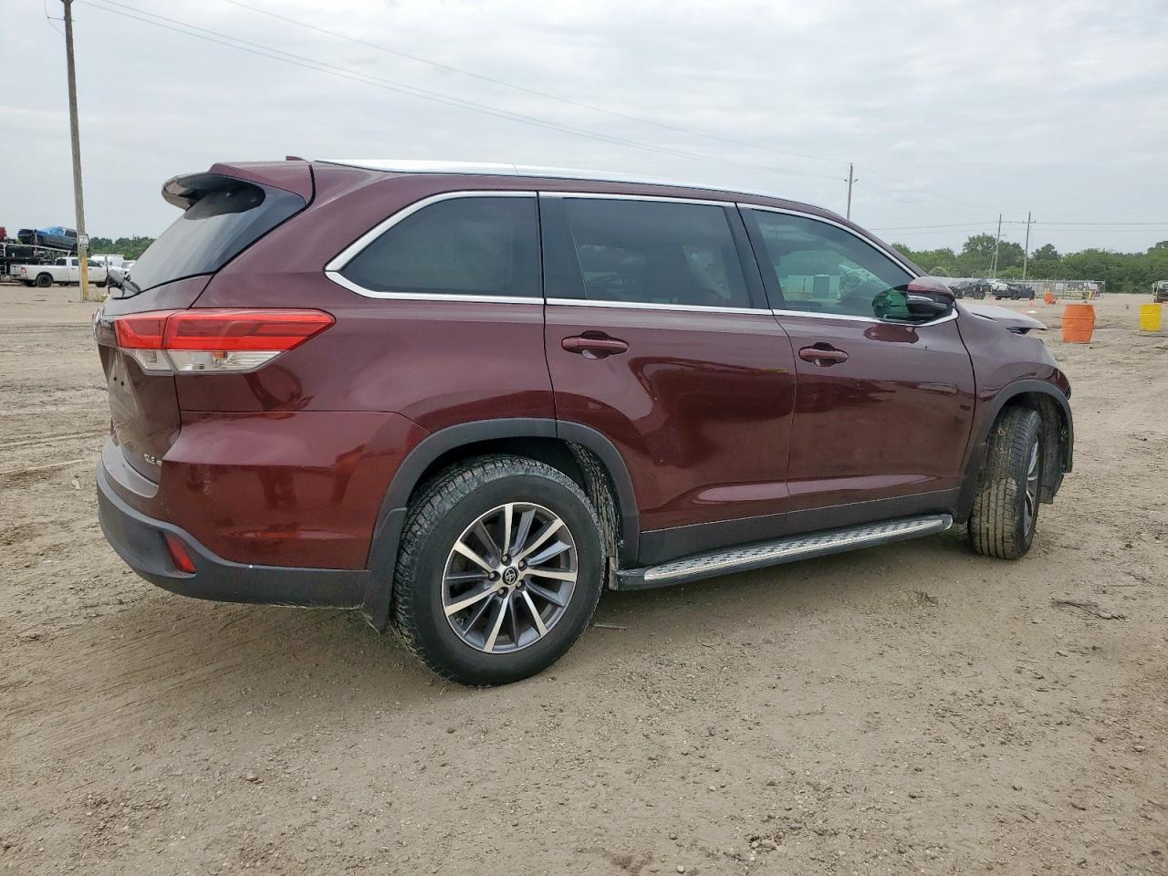 2019 Toyota Highlander Se - Фото 3