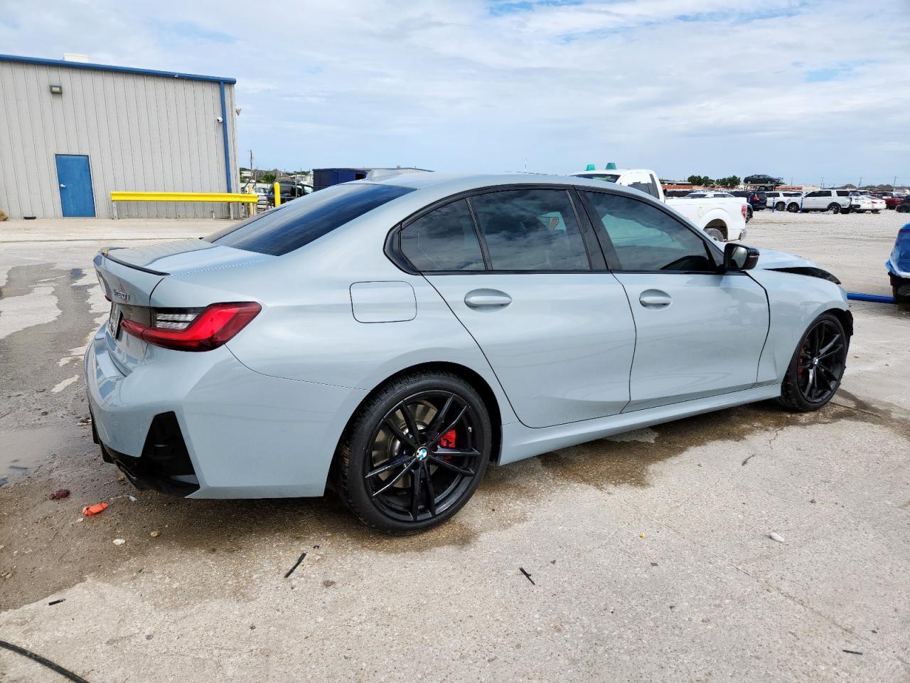 2023 BMW 330I - Фото 3