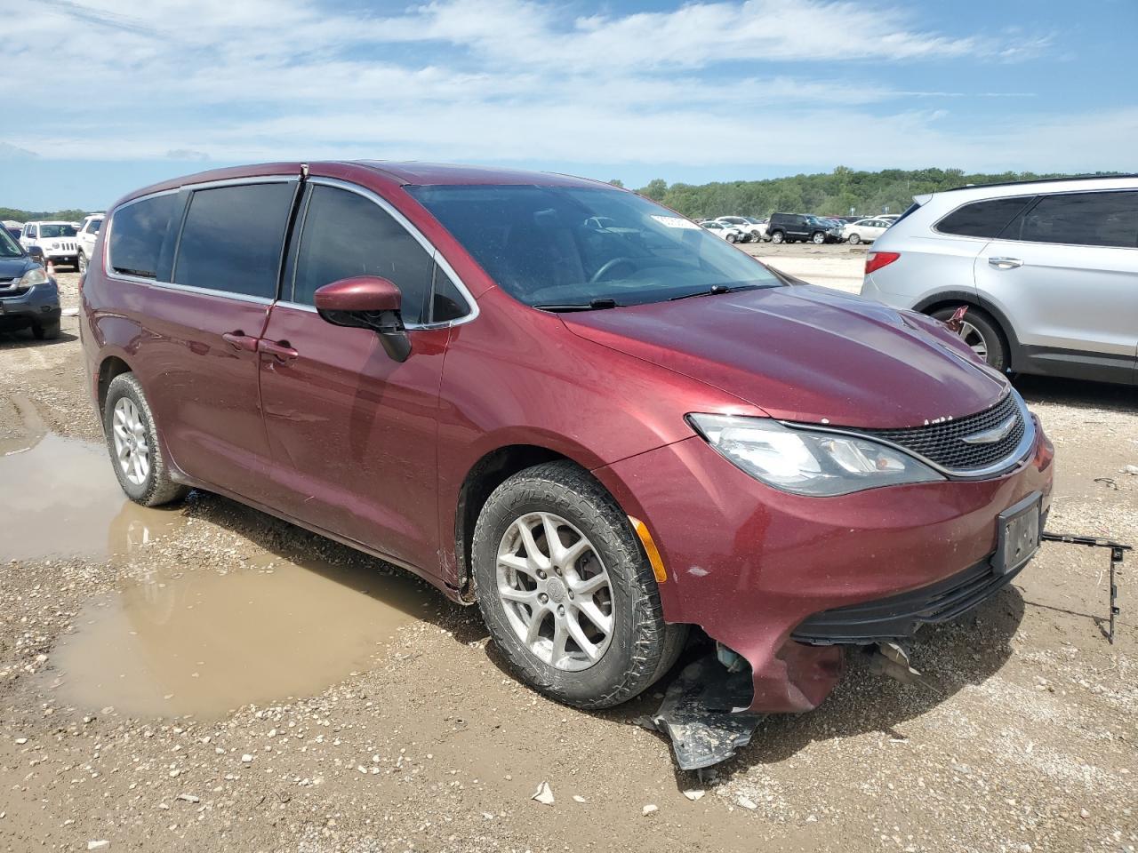 2017 Chrysler Pacifica Touring - Image 4
