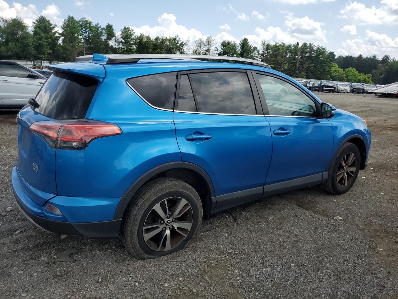 2017 Toyota Rav4 Xle - Image 3