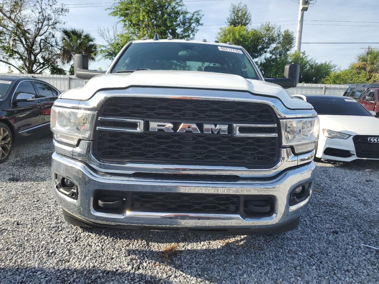 2022 Ram 3500 - Фото 5
