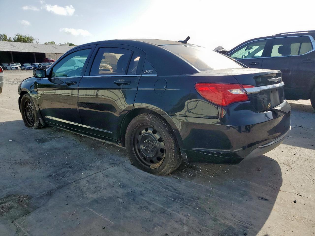 2014 Chrysler 200 Lx - Image 2