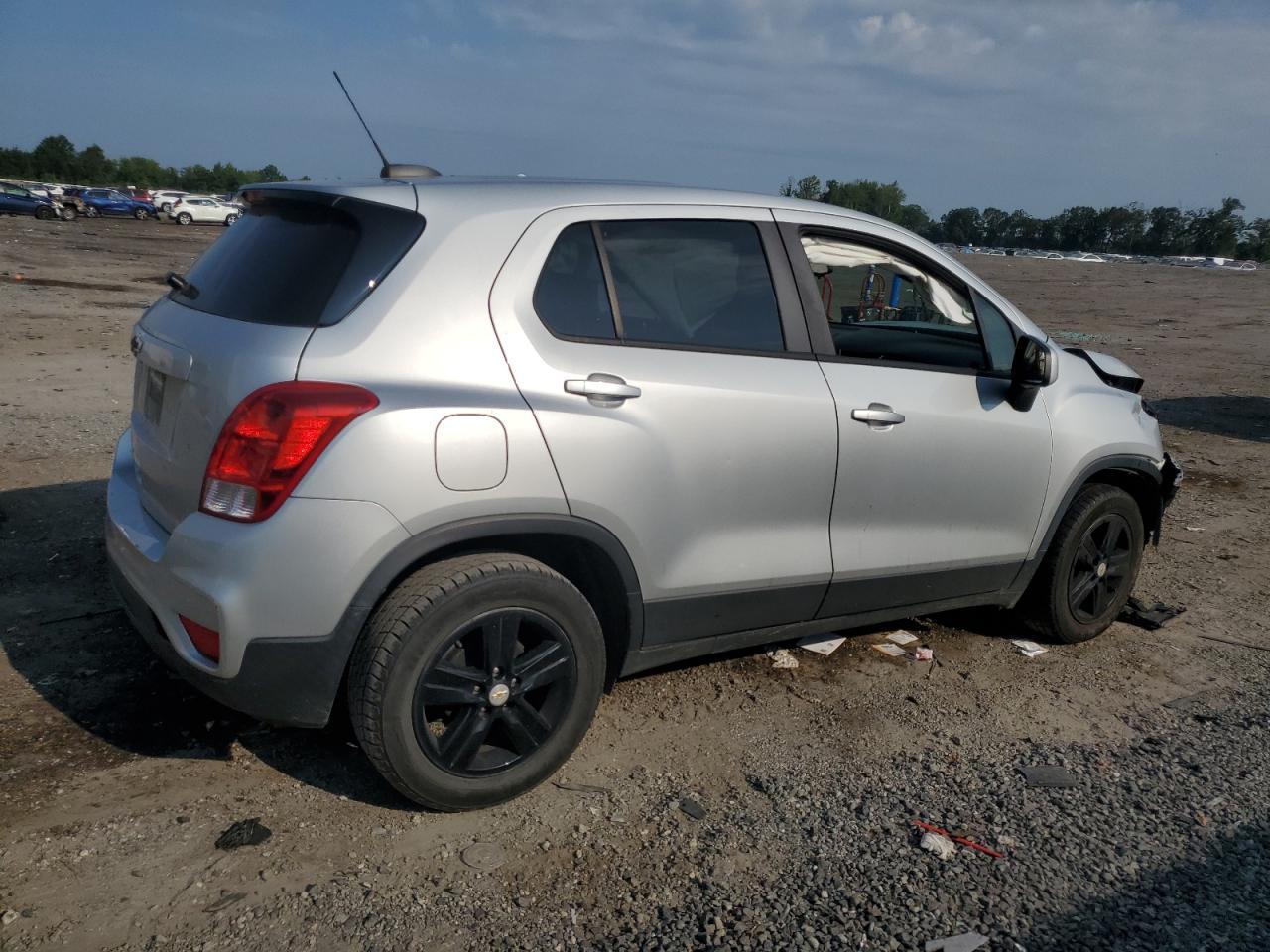 2020 Chevrolet Trax Ls - Image 3