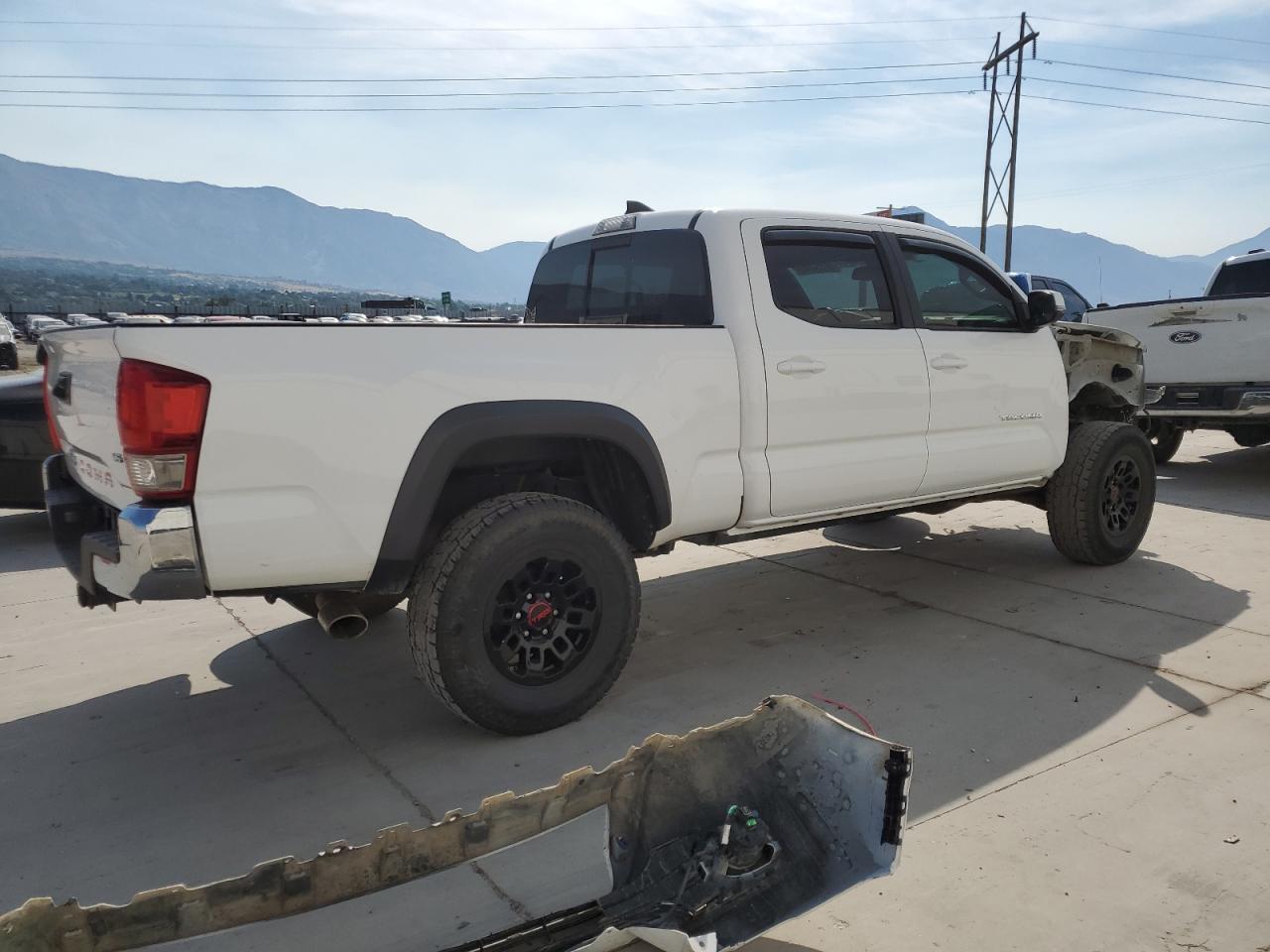 2017 Toyota Tacoma Double Cab - Фото 3