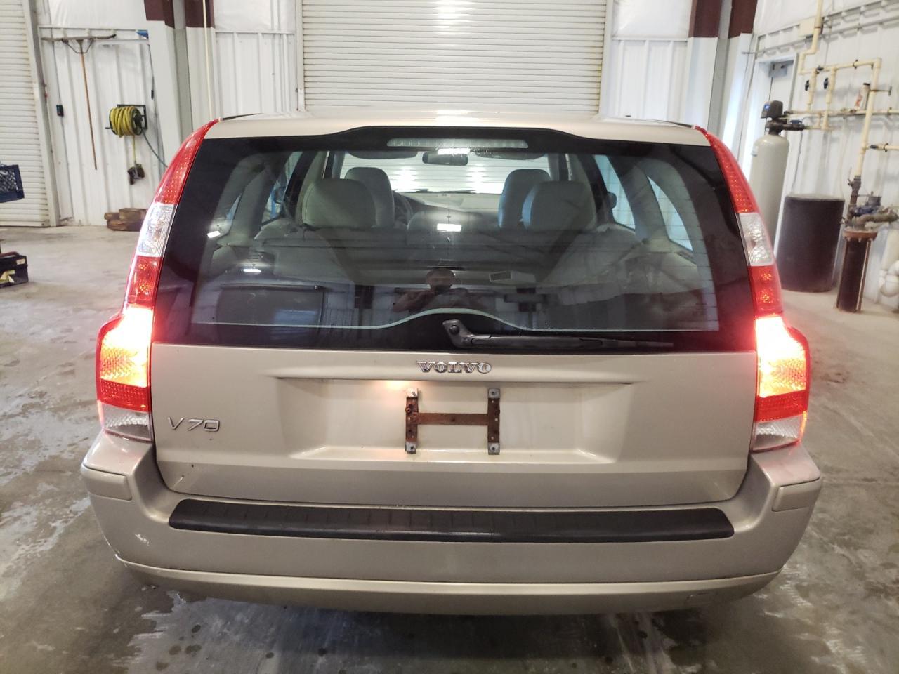 2005 Volvo V70 - Image 6