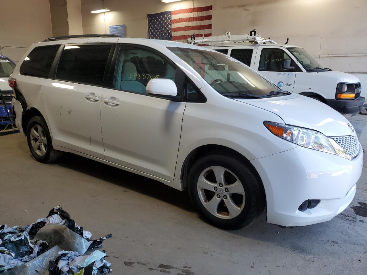 2017 Toyota Sienna Le - Фото 4